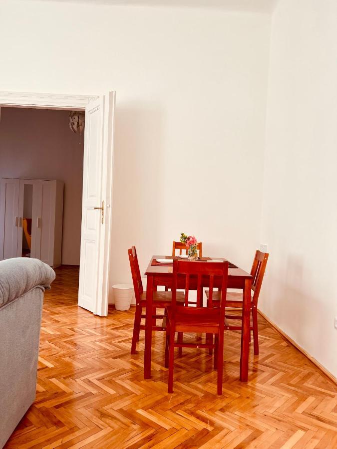 Apartment Friends Central Oradea Exterior foto